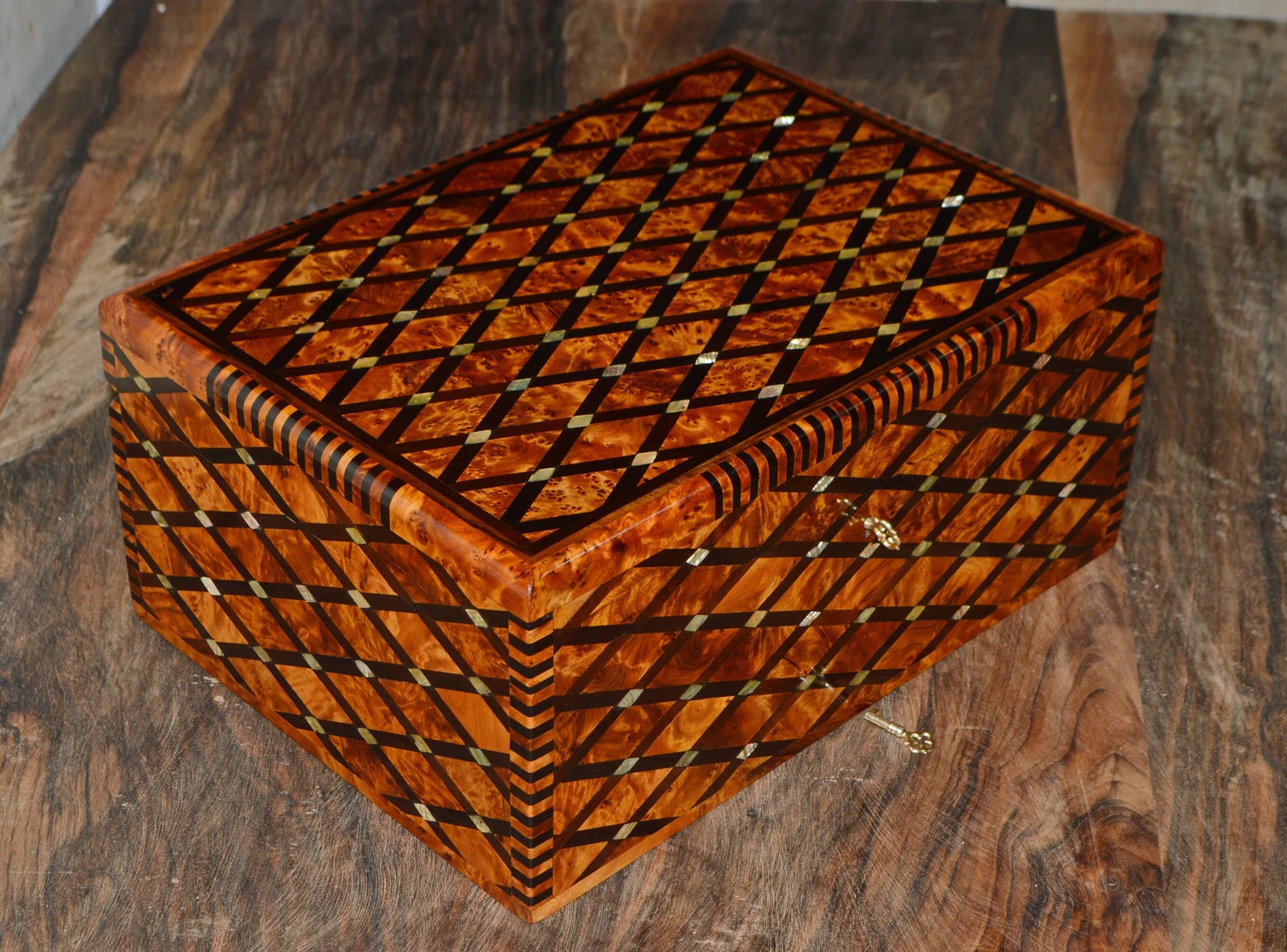 Luxury Moroccan Thuya Wood Jewelry Box with Mother-of-Pearl Inlay – Handcrafted Large Keepsake Chest